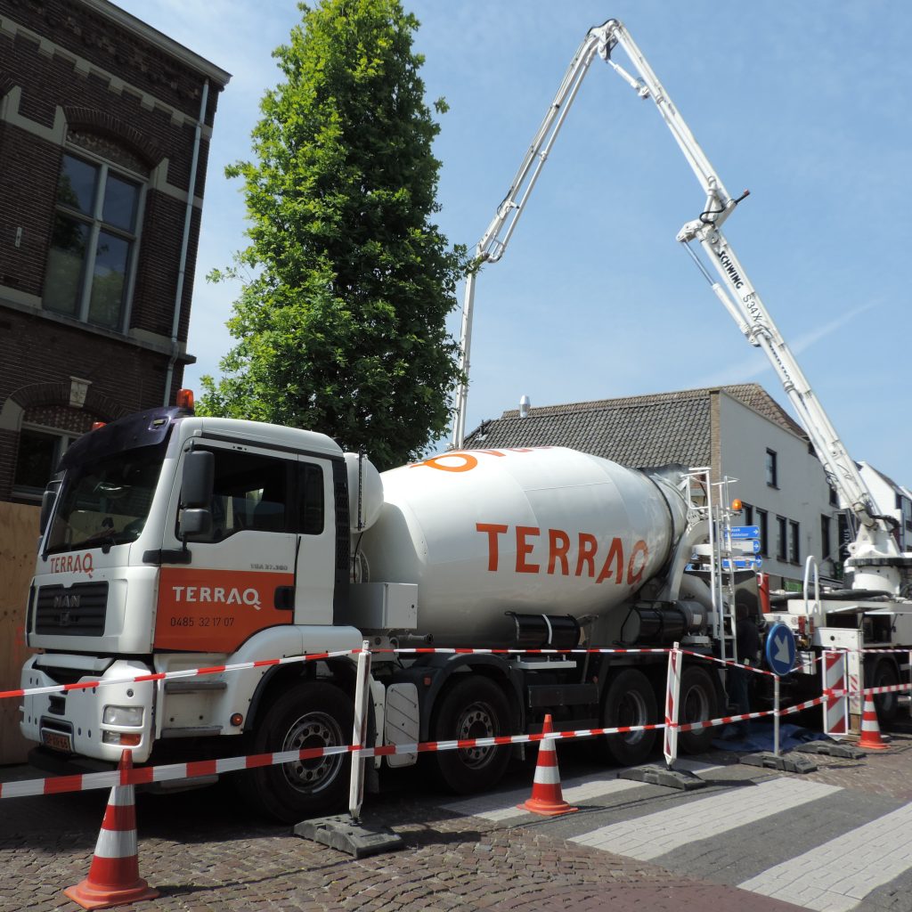 Terraq Cuijk levert de komende maanden zo'n 1500 kubieke meter beton voor de schouwburg fundering