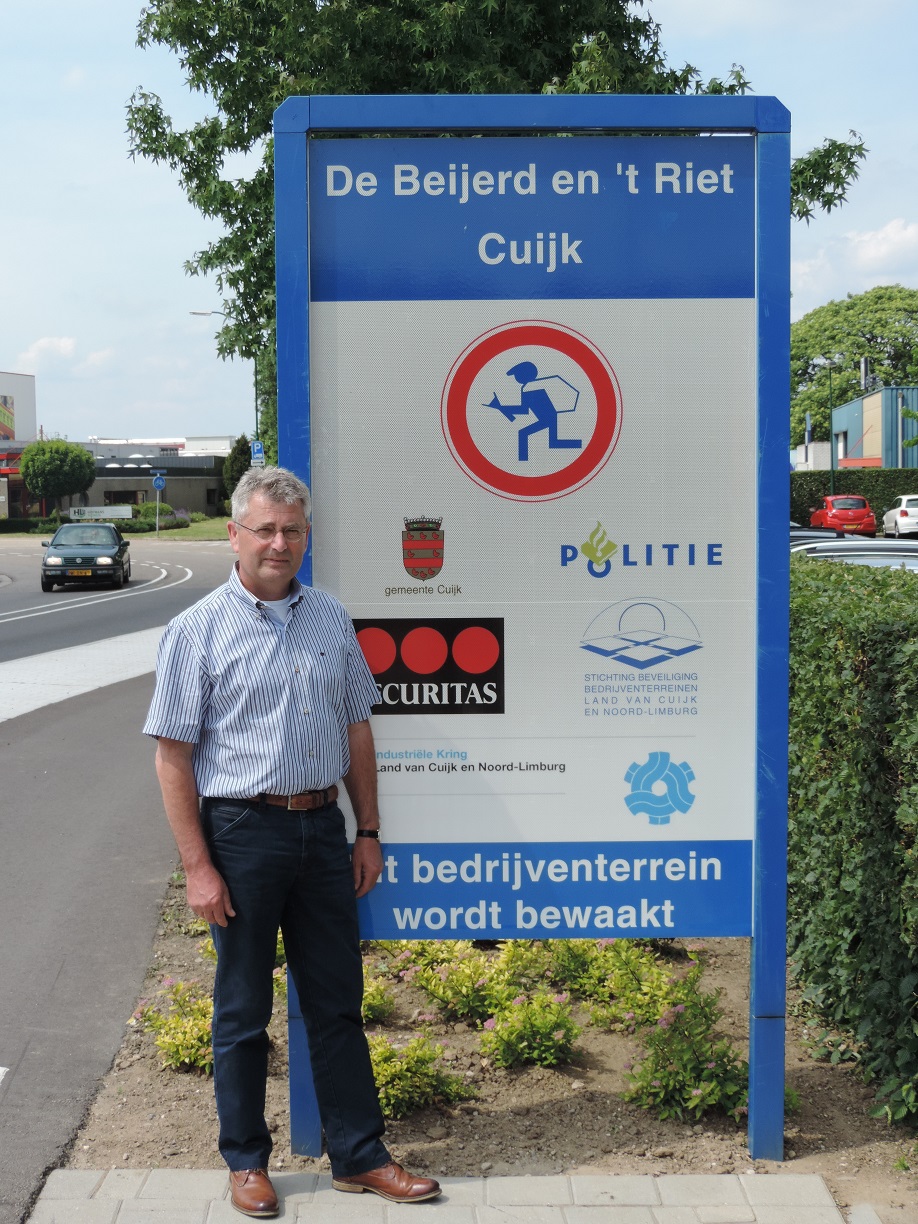 ted-langen-voorzitter-bedrijventerreinenvereniging-de-beijerd-en-t-riet-cuijk-profielfoto-bord-maasvallei-netwerk
