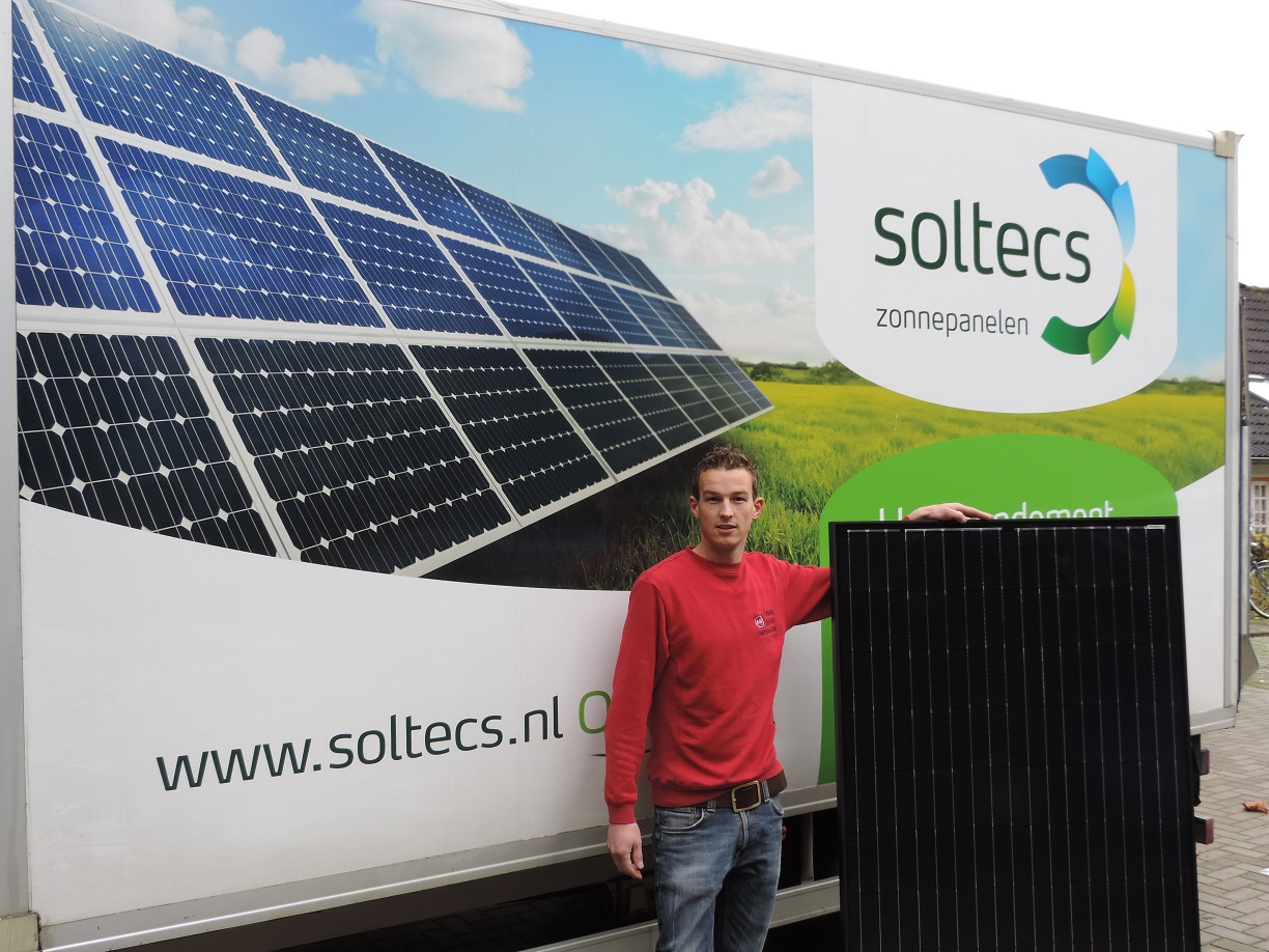 soltecs-zonnepanelen-oeffelt-patrick-raafs-profielfoto-bedrijfswagen-maasvallei-netwerk