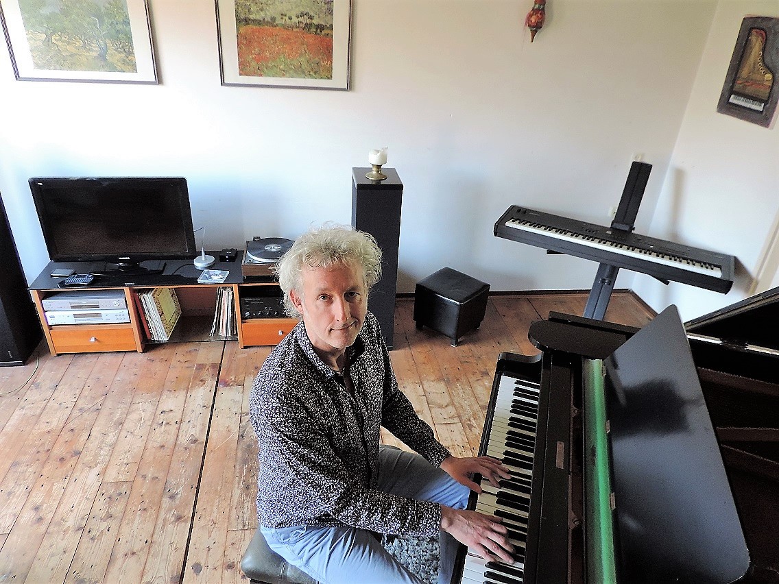 ron-keeris-zorgt-voor-sfeervolle-achtergrondmuziek